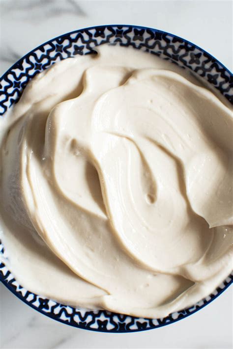 thick-greek-yogurt-frosting-for-cakes-and-cupcakes image