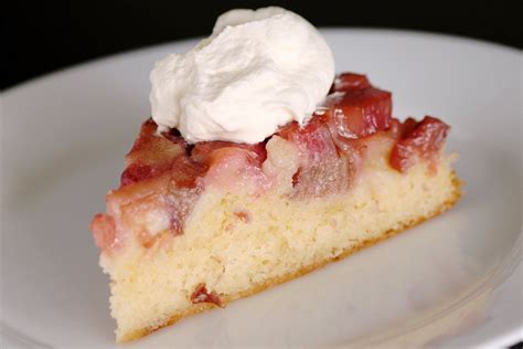 recipe-easy-rhubarb-strawberry-cake-delishably image