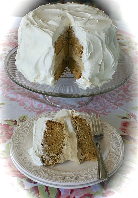 old-fashioned-root-beer-float-cake-with-creamy-root image
