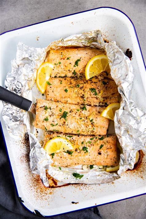 lemon-garlic-butter-salmon-baked-in-foil-thm-s image