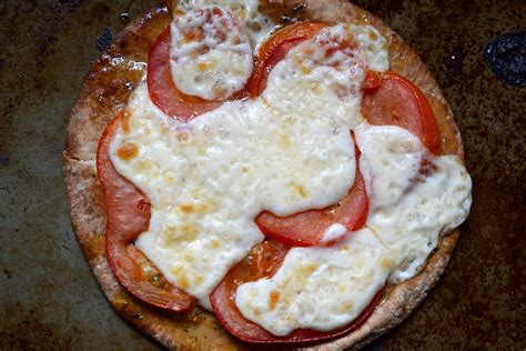 quick-and-easy-classic-pita-pizza-gluten-free-option image