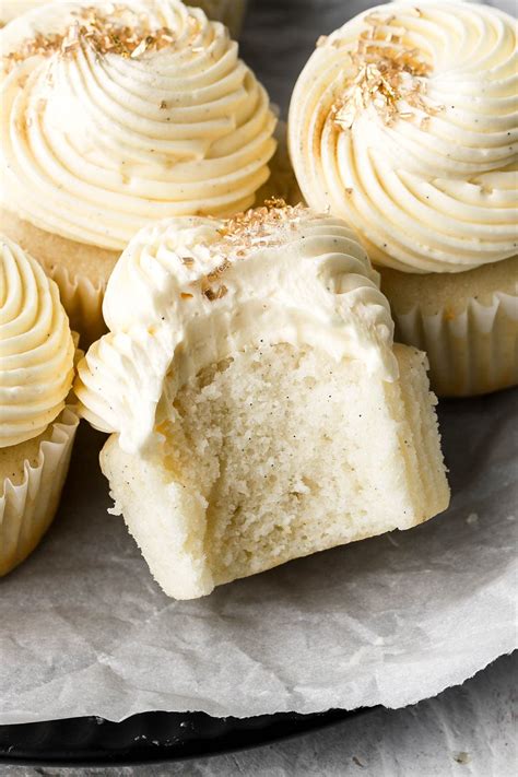 vanilla-cupcakes-with-vanilla-buttercream-baran-bakery image