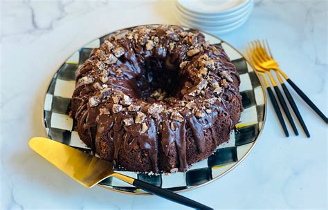 toffee-chocolate-bundt-cake-reluctant-entertainer image