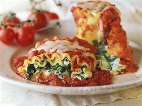 lasagna-with-spinach-and-tomato-sauce-recipe-eat image