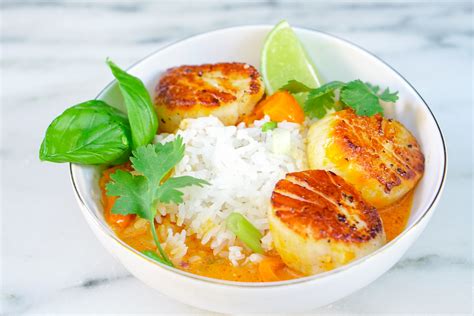 thai-curry-with-scallops-couple-in-the-kitchen image
