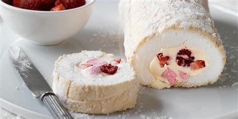 try-this-new-mouthwatering-pavlova-roll image