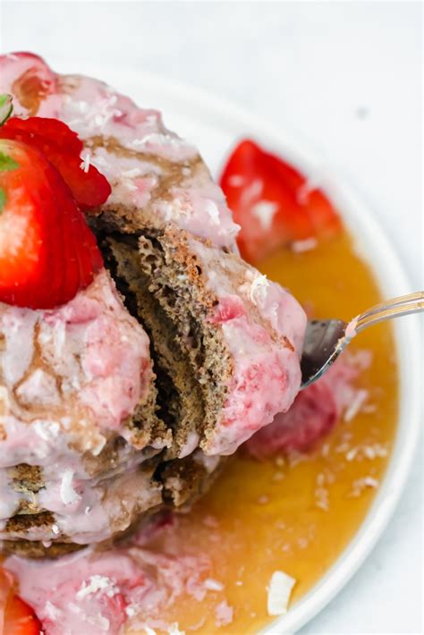 flaxseed-pancakes-with-strawberries-and-cream-eat image