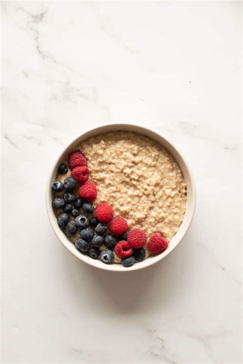 protein-porridge-4-ingredient-oatmeal-hint-of-healthy image