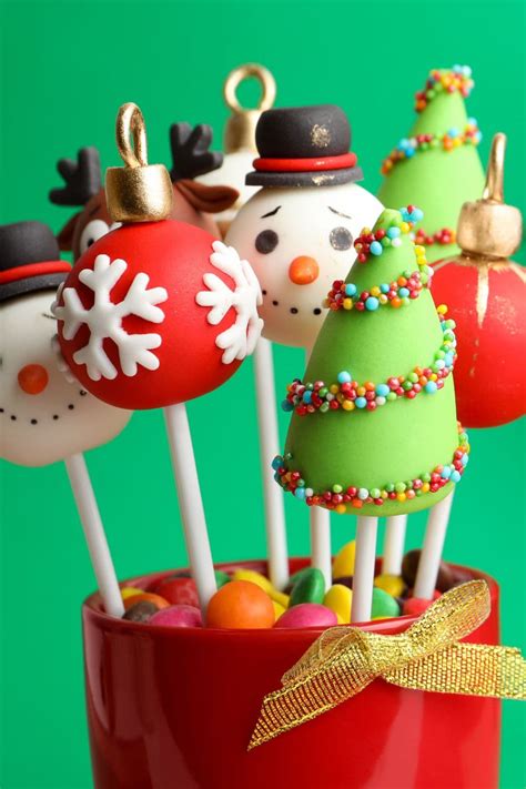 25-best-christmas-cake-pops-for-the-holidays image