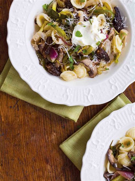 orecchiette-with-morel-mushrooms-and-ramps-leites image