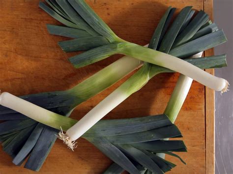 how-to-clean-leeks-a-step-by-step-guide-recipes-and image