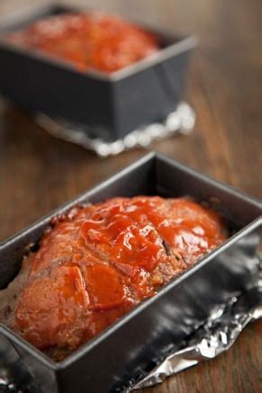 old-fashioned-classic-meatloaf-or-basic-meat-loaf image
