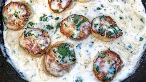 creamy-garlic-scallops-seafood-dinner-ideas image