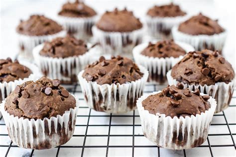 chocolate-vegan-muffins-with-banana-oil-free image