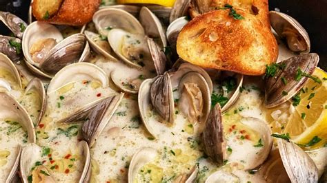 butter-garlic-steamed-clams-appetizer-fresh image