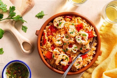 mediterranean-garlic-shrimp-with-spanish-rice-sunbasket image