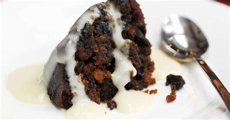 english-christmas-pudding-with-custard-eat-smarter image