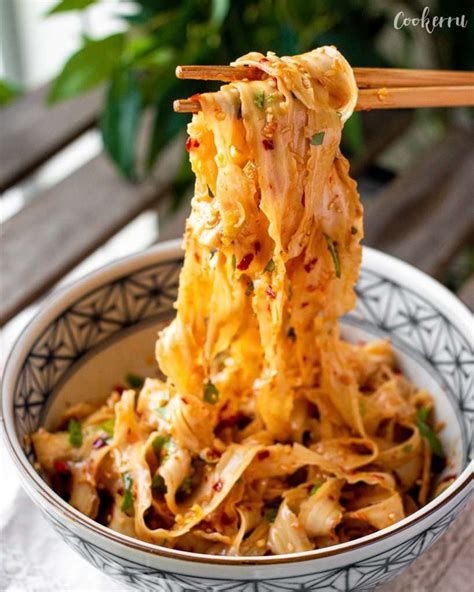 10-minute-garlic-chili-oil-noodles-cookerru image