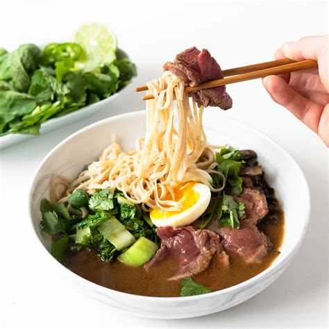 easy-asian-steak-and-noodle-bowl-pre image