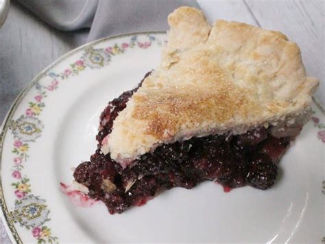 how-to-make-deep-dish-blackberry-pie-everyone-will-love image