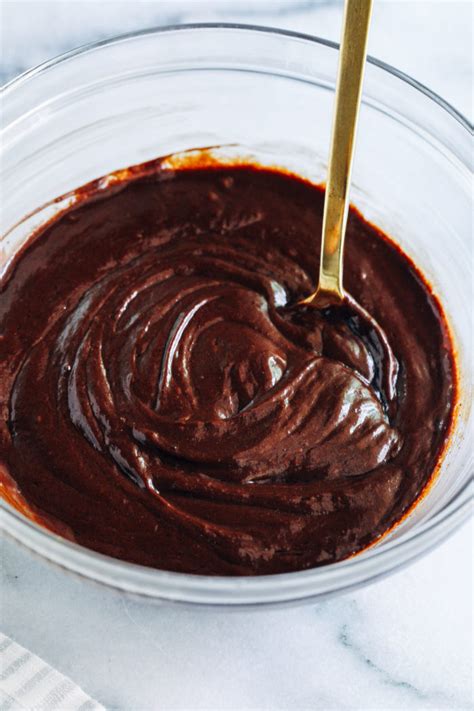 the-best-healthy-vegan-chocolate-frosting-making image