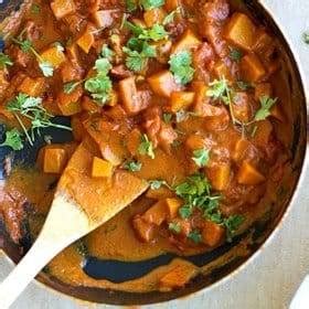 30-minute-squash-coconut-curry-recipe-pinch-of-yum image