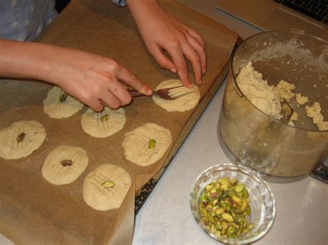gluten-free-afghan-rice-cookies-kulcha-e image