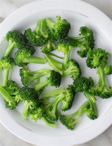 broccoli-pesto-recipe-love-and-lemons image