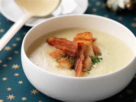 jerusalem-artichoke-soup-with-bacon-croutons-hairy image