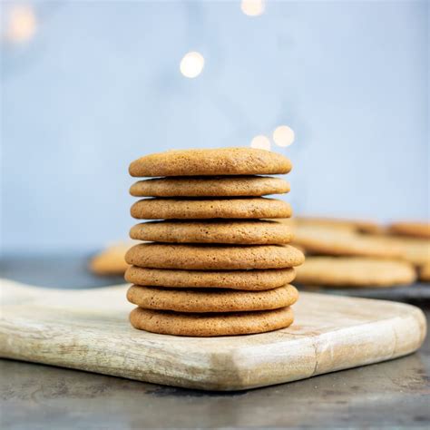 icelandic-pepper-cookies-piparkokur-veggie-desserts image