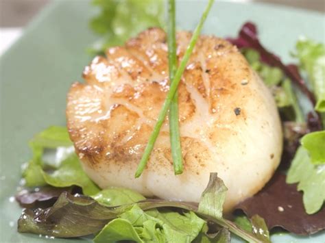 broiled-sea-scallops-recipe-cdkitchencom image