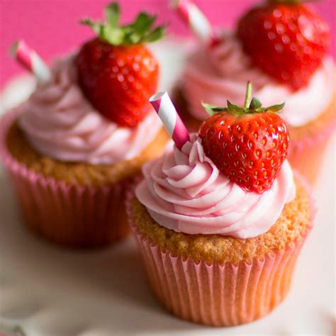 strawberry-daiquiri-cupcakes-baking-mad image