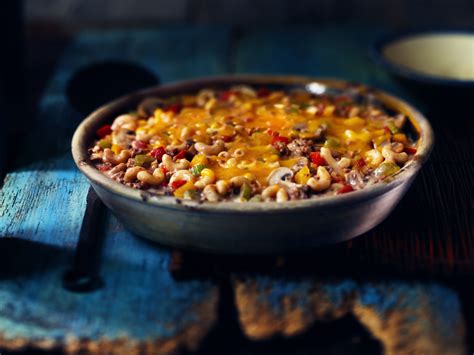 mac-n-cheeseburger-casserole-cook-with-campbells image