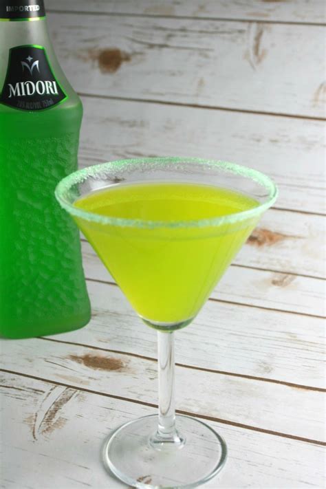 mango-martini-recipe-the-classy-chapter image