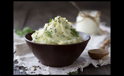 herb-and-olive-oil-mashed-potatoes-diabetes-food image