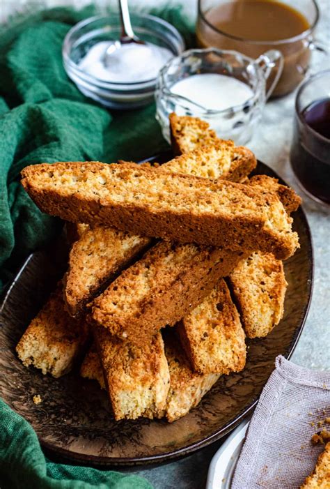traditional-italian-biscotti-recipe-the-foreign-fork image