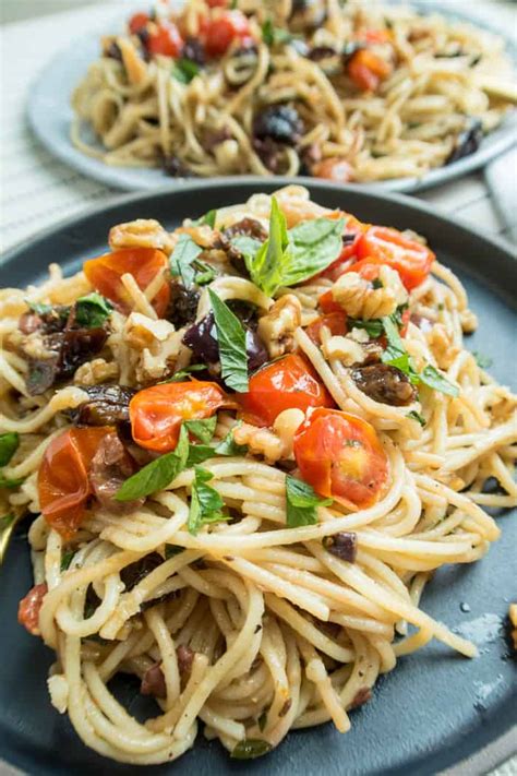 vegan-spaghetti-recipe-the-edgy-veg-carnivore image