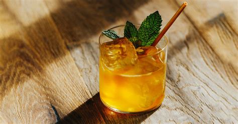 whiskey-smash-cocktail-recipe-liquorcom image