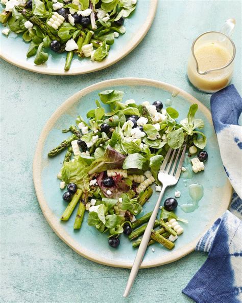 blueberry-and-grilled-asparagus-salad-whats-gaby image