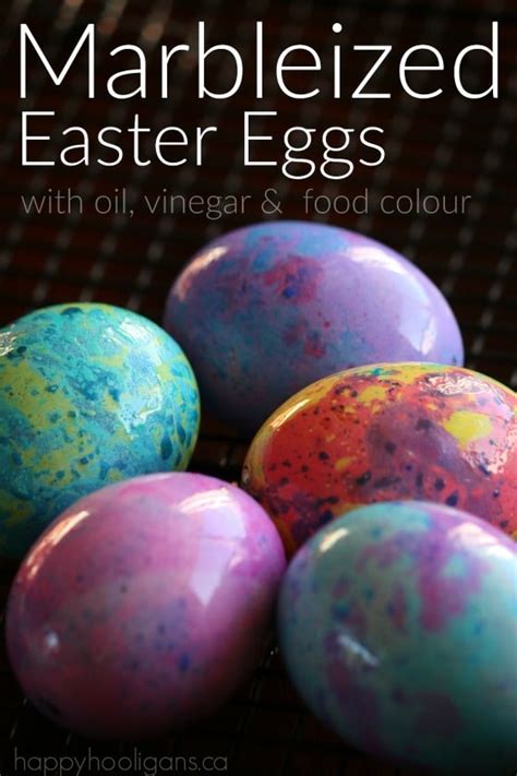 marbleized-easter-eggs-with-oil-vinegar-and-food image