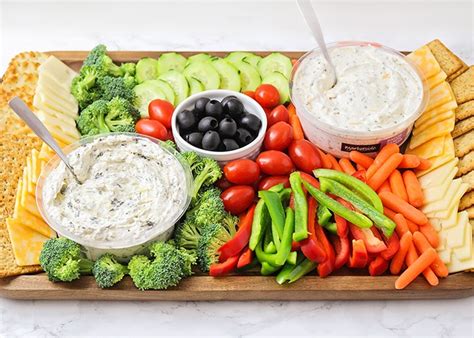 how-to-make-an-easy-veggie-tray-somewhat-simple image