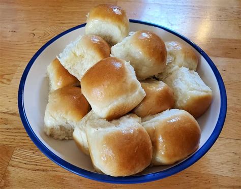 homemade-yeast-dinner-rolls-the-softest-buttery-rolls image