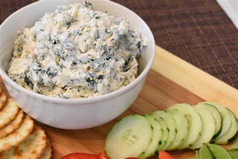 delicious-easy-spinach-dip-far-from-normal image