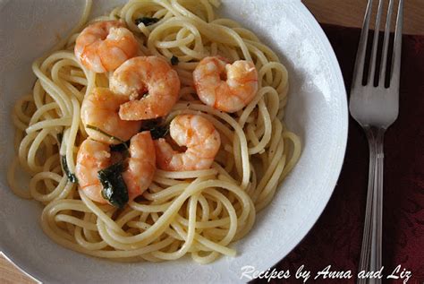 spaghetti-with-shrimp-garlic-wine-2-sisters image