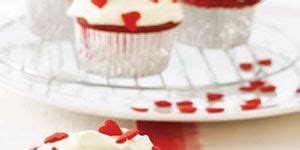 how-to-make-red-velvet-cupcakes-womans-day image