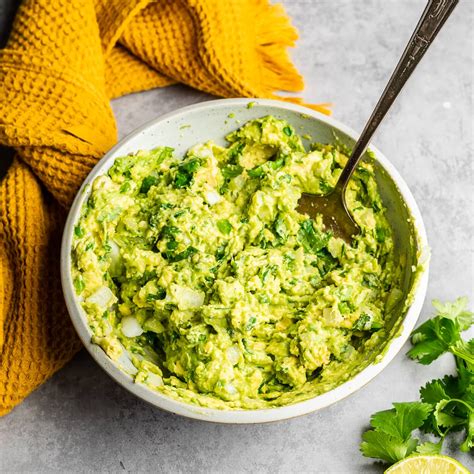 guacamole-without-tomatoes-liv-vegan-strong image