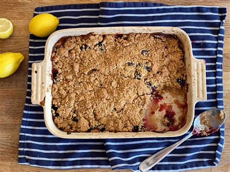 bramley-apple-and-blackberry-crumble-recipe-britmums image
