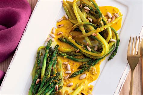 ricetta-asparagi-e-crema-allo-zafferano-la-cucina-italiana image