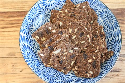 9-of-the-best-flax-cracker-recipes-food-matters image