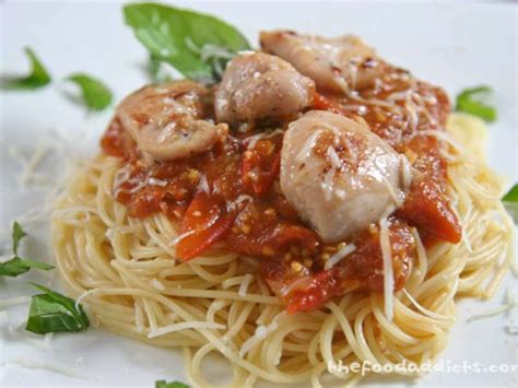 pasta-with-black-cherry-tomato-sauce-recipe-petitchef image